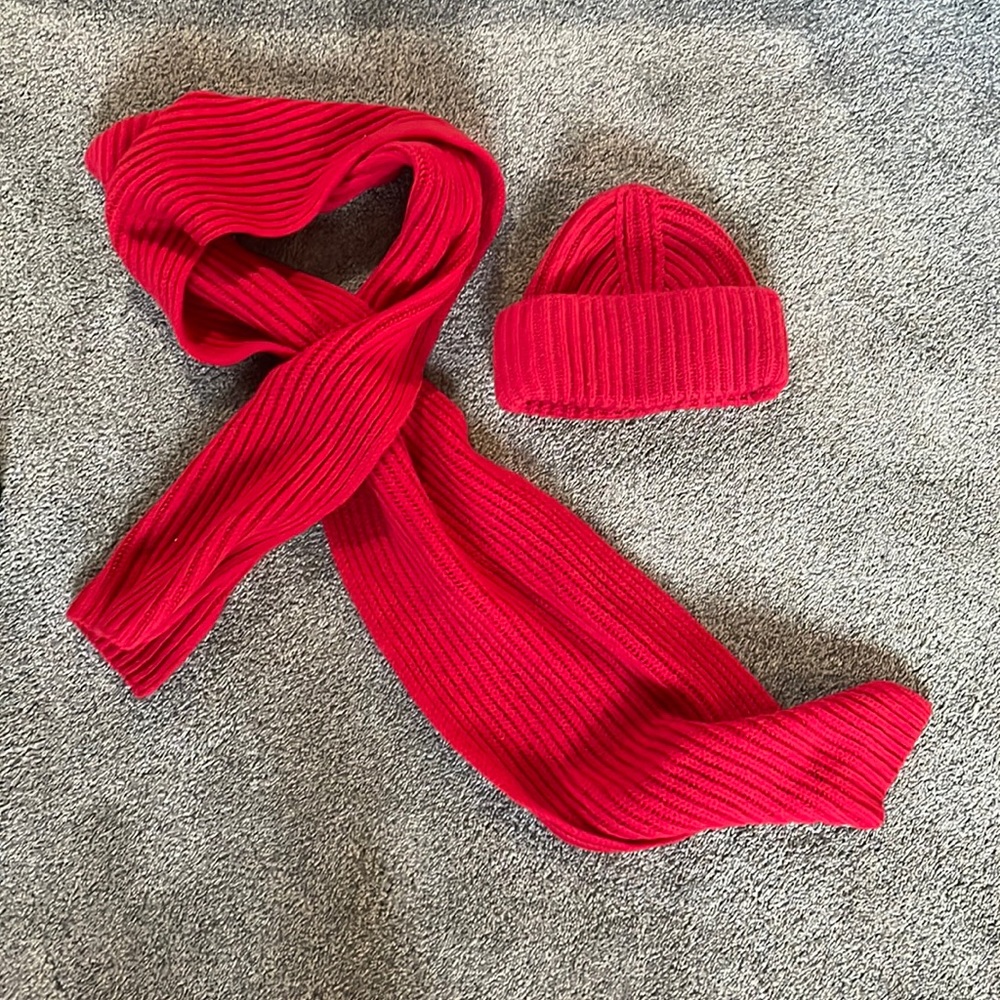 Red wool scarf and hat set
